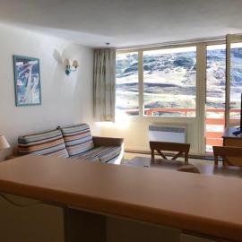 Pied des pistes, lumineux 4p, parking couvert, hotel in La Mongie