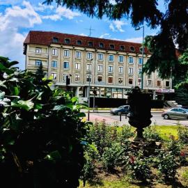 HOTEL MUNTENIA, отель в городе Кымпина