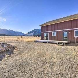 Near Hikes & Arkansas River: Mtn-View Getaway!, hotel din Nathrop