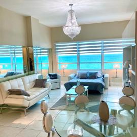 Castle Beach Resort Condo - Panoramic Large Penthouse or Deluxe 1 BR Direct Ocean View and beach access- Updated-Free parking-, готель у Майамі- Біч