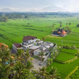 Viesnīca Agrapana Beach Villa - True Exotic Balinese Experience pilsētā Giandžara