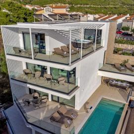 Luxury Villa Delight II Promajna with pool, gym, sauna and jacuzzi, hotel in Promajna