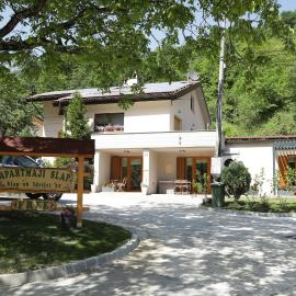 Apartments Slap โรงแรมในSlap ob Idrijci