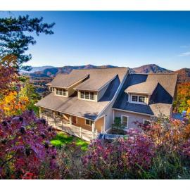 Endless Mountain Views - Hot Tub & Fireplace!