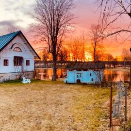 Romantic Spa Villa with Fireplace by the lake, готель у місті Stjärnsund