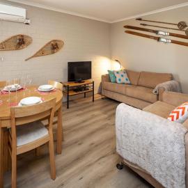 Tanderra 10 with Lake Views and central to town