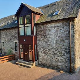The Granary at Tinto Retreats, Biggar is a gorgeous 3 bedroom Stone cottage, viešbutis mieste Wiston
