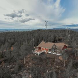 Toppstuga med storslagen utsikt och vacker natur!، فندق في Äppelbo