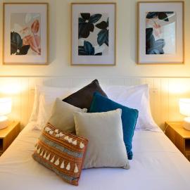 Georges Bay Apartments, hotel i St Helens
