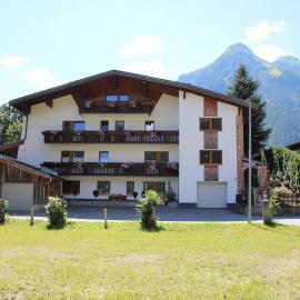 Haus Maria Larcher, хотел в Бах