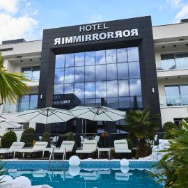 Hotel Mirror, hotel din Scopia