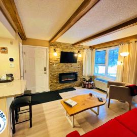 Rustic Mountainside Chalet, Hotel in Blue Mountains