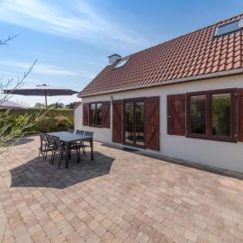 Holiday Home Vissershuisje 09-04 with parking by Interhome