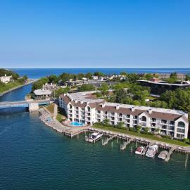 115 Edgewater Inn