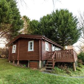 Rustic Log cabin in Snowdonia By Seren Short Stays, hotel in Trawsfynydd