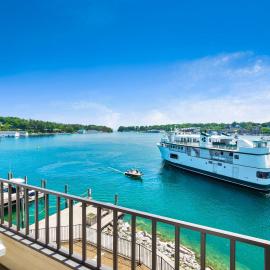 239 Edgewater Inn, khách sạn ở Charlevoix