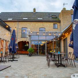 Oud Gemeentehuis, hotel u gradu 'Poelkapelle'