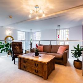 Lux Duplex Apartment 19th Century Chapel Wakefield Centre, hotel v destinácii Wakefield