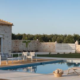Evaero Villas I, II, III, IV, Family Retreats, By ThinkVilla, hotelli kohteessa Sfakaki