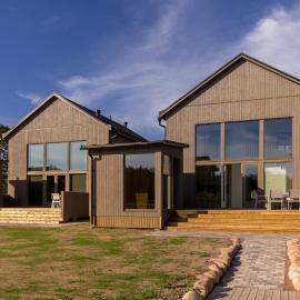 Strandby Villas Käringsund, מלון באקרו