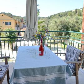 Eirini - LOGGOS APARTMENTS