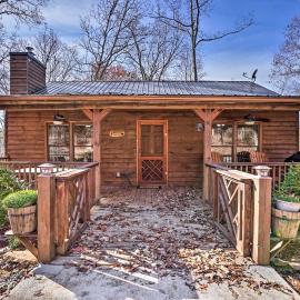 'Serenity Cabin' w/ Furnished Deck, Hotel in Mineral Bluff