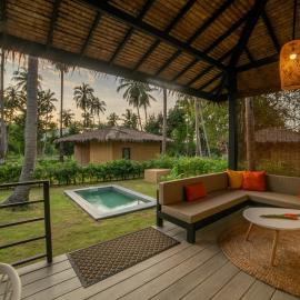 Suan Residence - Exotic and Contemporary Bungalows with Private Pool: Chaloklum şehrinde bir otel