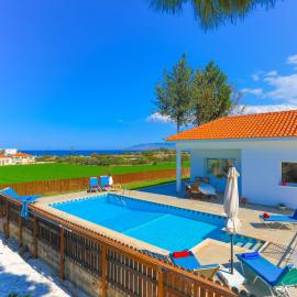 The Vines, Hotel in Lachi