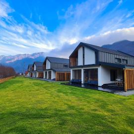 Complex Lunlo Village, hotel a Brezoi