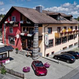 Hotel Waldfrieden "Das kleine Hotel"، فندق في شبيغيلاو