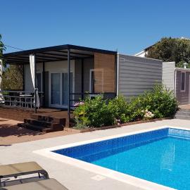 Mobile homes Suha Punta، فندق في راب