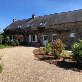 Maisonbel, gite convivial Bretagne Vannes Sarzeau 15 personnes、Surzurのホテル