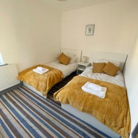 Modern 3 bed home, Free Parking, Free Netflix and WIFI