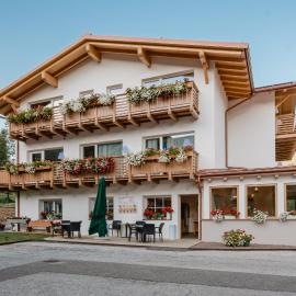 Garnì Aurora Bed and Breakfast, hotel di Soraga