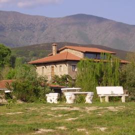 Casa Rural Ropino, hótel í El Raso