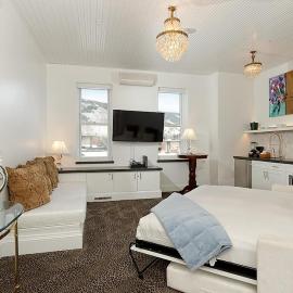 Independence Square 310, Chic, Remodeled Studio w/ Great Location in Aspen, A/C, & Kitchenette，亞斯本的飯店