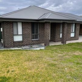 Breakaway new 4br house 5 mins to albury city, Hotel in Lavington