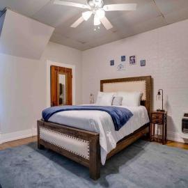 Cozy 1 Bed Historic Elmwood Park-Centennial House