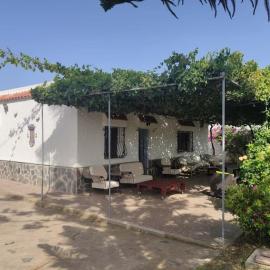 Encantadora casa rural con gran porche, hotel in San Roque