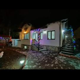 Casa Andy、ブシュテニのホテル