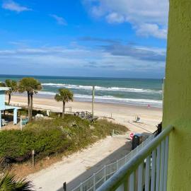 Ocean Overlook - Sea View at Symphony Beach Club!, hotel a Ormond Beach