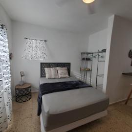 Aguadilla Surfers Lair apt with AC Wifi 8 minute walk to Crashboat beach