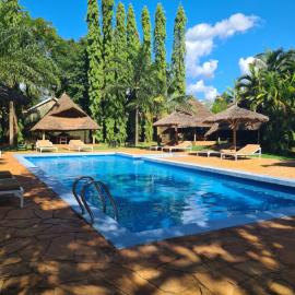Honey Badger Lodge, hotel Moshiban