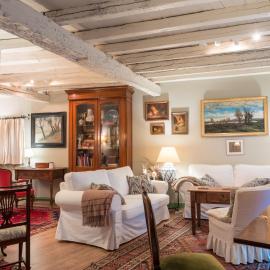 Encantadora Casa de Pueblo con 5 Hab. en Burgos, hotel in Santo Domingo de Silos