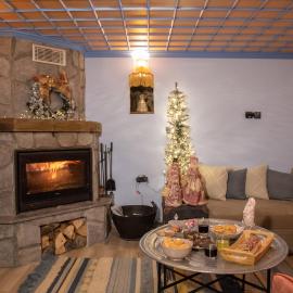 Dandy Villas Metsovo-Metska-Down Town-Up to 7, Hotel in Metsovo