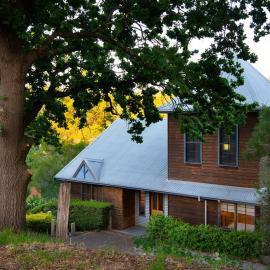 French Cottage- 2 bedrooms with huge spa, hotel in Daylesford