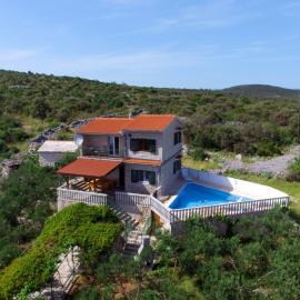 Holiday Home Basic by Interhome, hotel em Vinišće