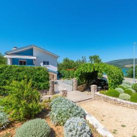 Holiday Home Milka by Interhome, hotel a Pridraga