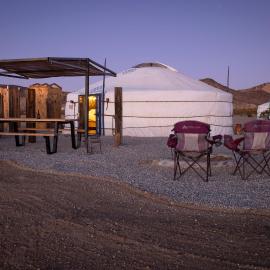 Family Style Star gazing Yurt, hotel in Twentynine Palms
