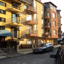 Meni Apartments and Guest Rooms